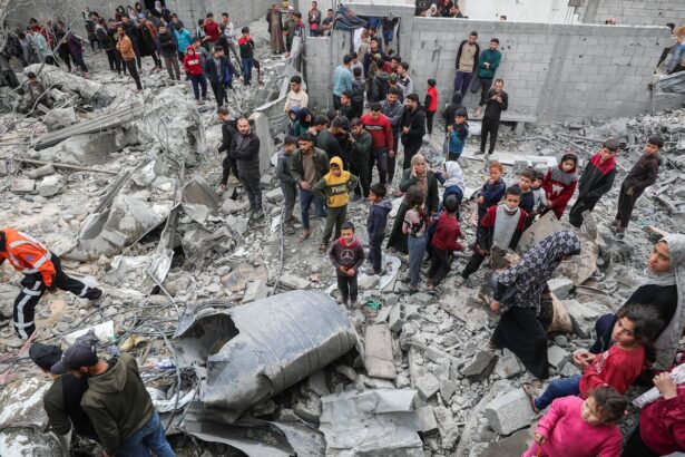 ataques-aereos-israelenses-matam-10-em-escola-com-desabrigados