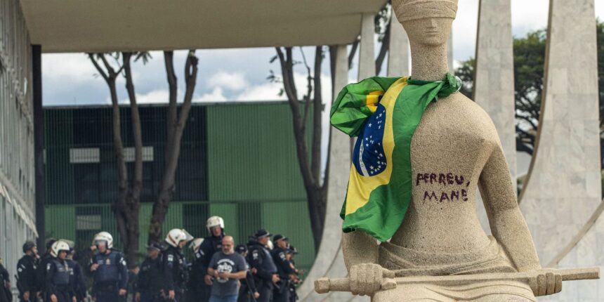 stf-condena-mulher-que-pichou-estatua-a-14-anos-de-prisao