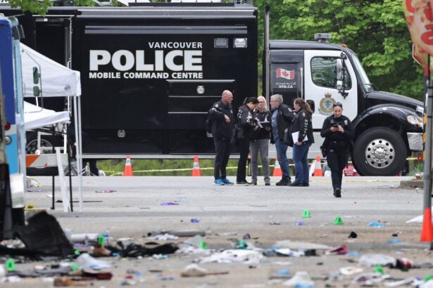 homem-joga-carro-contra-dezenas-de-pessoas-no-canada;-11-morreram