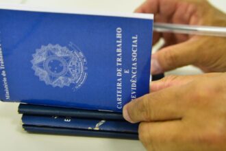 desemprego-entre-jovens-cai-pela-metade-entre-2019-e-2024
