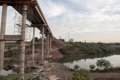 um-ano-apos-as-cheias-no-rs:-do-caos-a-lenta-reconstrucao