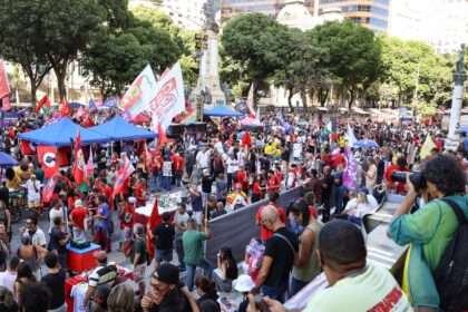 fim-da-escala-6×1-une-movimentos-no-ato-de-1o-de-maio-no-rio