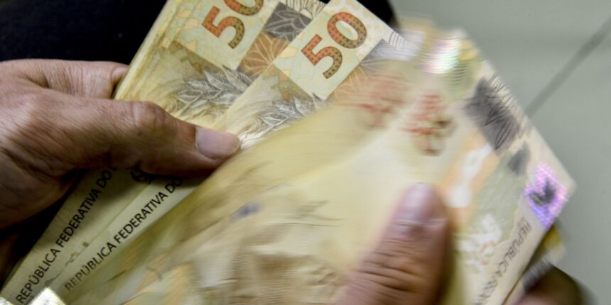 aposentados-do-inss-que-ganham-mais-que-o-minimo-comecam-a-receber-13o