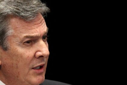ex-presidente-fernando-collor-deixa-presidio-para-cumprir-pena-em-casa