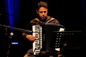 andre-ribas-apresenta-seu-primeiro-album-na-tv-brasil