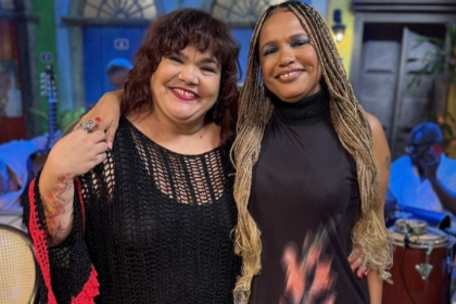 simone-mazzer-canta-classicos-de-nelson-cavaquinho-no-samba-na-gamboa