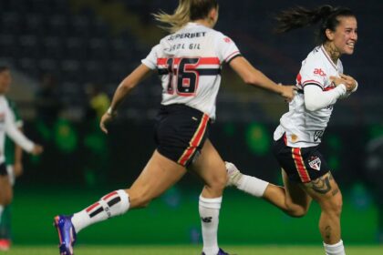 sao-paulo-vence-palmeiras-e-sobe-para-4o-lugar-no-brasileirao-feminino