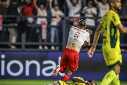 pitta-marca-e-deixa-bragantino-na-vice-lideranca-do-brasileiro