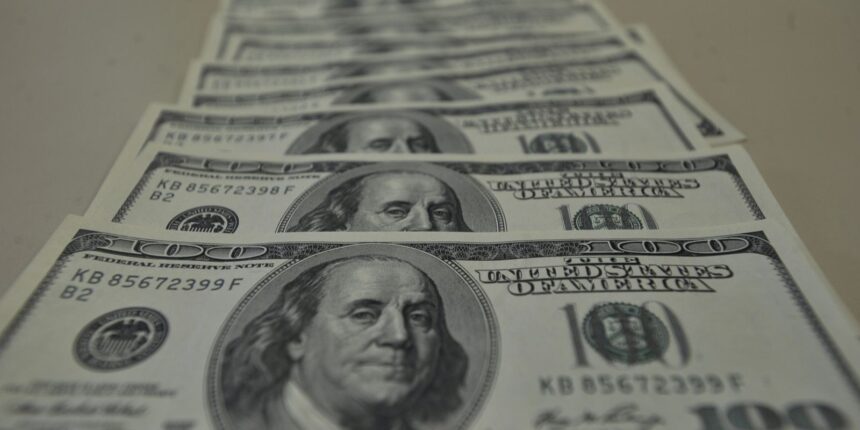 dolar-sobe-para-r$-5,68-com-dados-fortes-da-economia-dos-eua