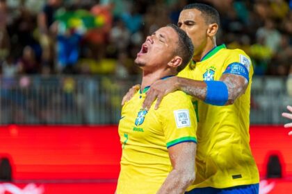 copa-do-mundo-de-beach-soccer:-brasil-goleia-oma-por-11-a-1