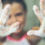 como-o-sabao-mantem-voce-limpo?-um-quimico-explica-a-ciencia-que-afasta-microrganismos-nocivos