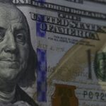 dolar-sobe-para-r$-5,74-a-espera-de-copom