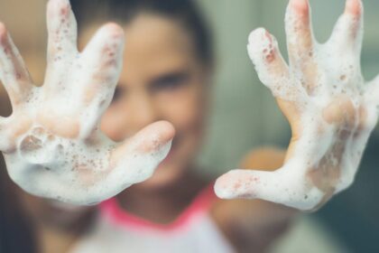 como-o-sabao-mantem-voce-limpo?-um-quimico-explica-a-ciencia-que-afasta-microrganismos-nocivos