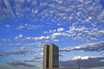 relator-antecipa-fim-da-reeleicao-para-2030-e-ccj-adia-votacao