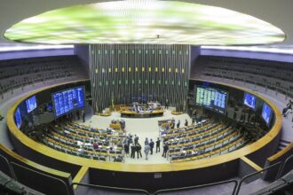 especialistas-veem-manobra-juridica-em-decisao-da-camara-sobre-golpe