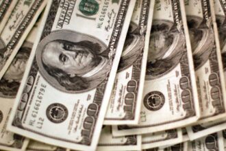 dolar-sobe-para-r$-5,68-com-anuncio-de-acordo-entre-eua-e-china