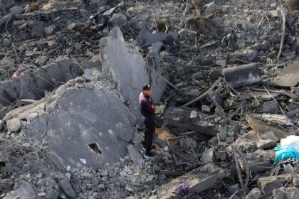 ataques-israelenses-matam-dezenas-em-gaza-enquanto-trump-visita-regiao