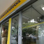 bb-tem-lucro-de-r$-7,3-bi-de-janeiro-a-marco,-em-queda-de-20,7%