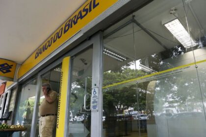 bb-tem-lucro-de-r$-7,3-bi-de-janeiro-a-marco,-em-queda-de-20,7%