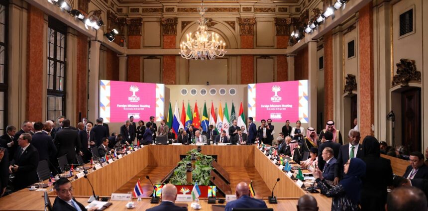 como-o-brics-atua-na-governanca-mundial-descentralizada?