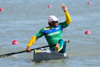isaquias-queiroz-garante-ouro-na-copa-do-mundo-de-canoagem-velocidade