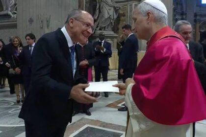 alckmin-entrega-ao-papa-convite-para-visitar-o-brasil-durante-a-cop30