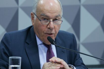 vieira-defende-ida-de-lula-a-russia-no-dia-da-vitoria-contra-nazismo