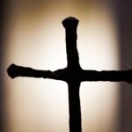 fe-ou-poder?-a-historia-e-os-simbolismos-da-cruz-da-primeira-missa-no-brasil