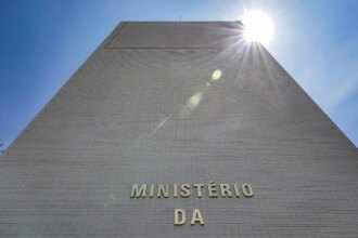 com-precatorios,-previsao-de-deficit-primario-sobe-para-r$-97-bilhoes