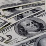 dolar-sobe-para-r$-5,66-com-medidas-sobre-iof