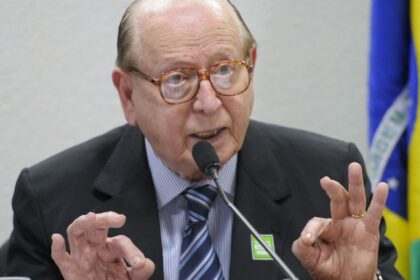 morre-no-rio,-aos-97-anos,-o-escritor-e-gramatico-evanildo-bechara
