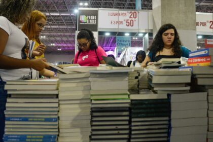 faturamento-de-editoras-de-livros-cresce-menos-que-inflacao-em-2024