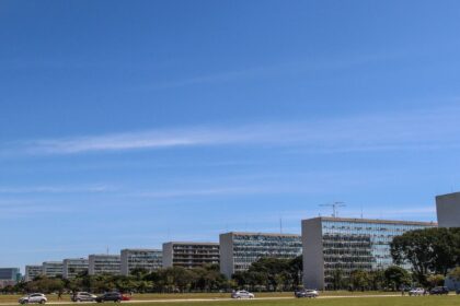 senado-aprova-reajuste-salarial-de-servidores-federais