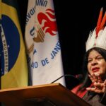 sonia-guajajara-e-a-primeira-indigena-doutora-honoris-causa-da-uerj
