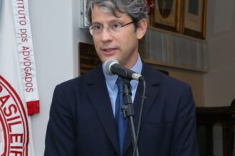 advogado-e-escritor-jose-roberto-de-castro-neves-e-eleito-para-a-abl