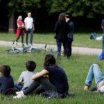 franca-proibira-fumar-em-praias,-parques-e-perto-de-escolas