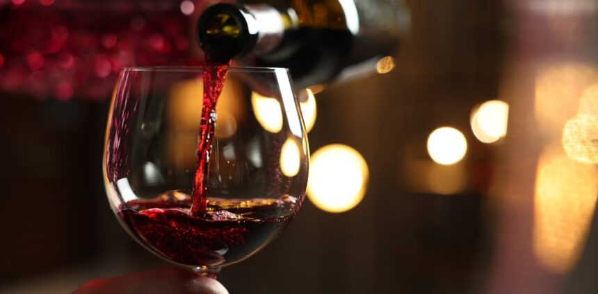por-que-ainda-nao-sabemos-com-certeza-se-beber-vinho-causa-enxaqueca