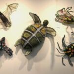 arte-australiana-com-redes-fantasmas:-povos-aborigenes-transformam-lixo-em-tesouro