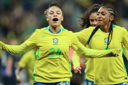 dudinha-brilha-e-selecao-feminina-derrota-japao-no-frio-paulistano