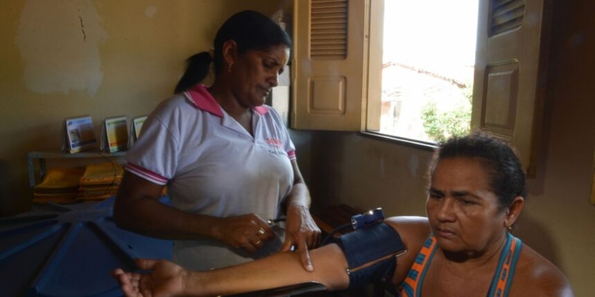um-terco-dos-medicos-deixou-atencao-primaria-a-saude-entre-2022-e-2024