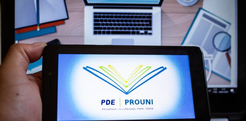 novo-decreto-traz-avancos-para-ensino-a-distancia-no-brasil-–-mas-ainda-ha-muito-a-fazer