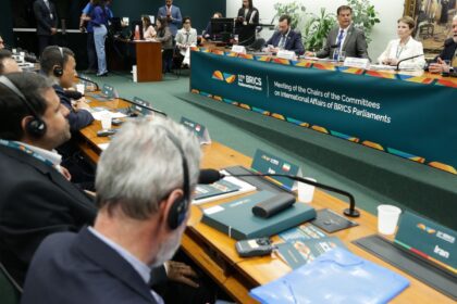parlamentares-do-brics-criticam-guerra-tarifaria-promovida-pelos-eua