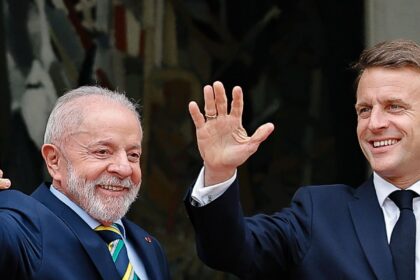 ucrania-e-russia-nao-podem-ser-tratados-em-pe-de-igualdade,-diz-macron