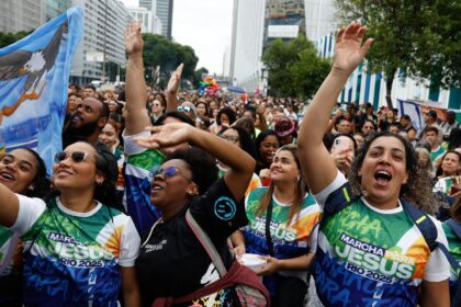 evangelicos-crescem-e-representam-mais-de-um-quarto-da-populacao