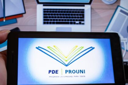 novo-decreto-traz-avancos-para-ensino-a-distancia-no-brasil-–-mas-ainda-ha-muito-a-fazer