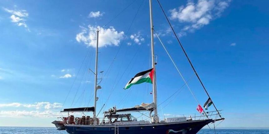 barco com-ativistas-esta-a-48-horas-de-gaza-com-ajuda-humanitaria