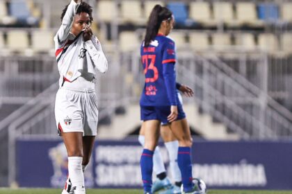sao-paulo-goleia-bragantino-e-chega-as-quartas-do-brasileiro-feminino