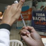 gripe:-sao-paulo-inicia-vacinacao-em-estacoes-e-terminais-na-segunda