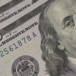 dolar-cai-para-r$-5,56-a-espera-de-pacote-fiscal