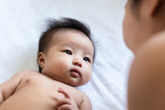 como-falar-com-seu-bebe:-uma-especialista-no-cerebro-explica-o-“paies”